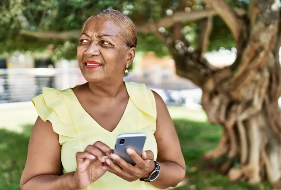 Digital Health woman-with-smartphone