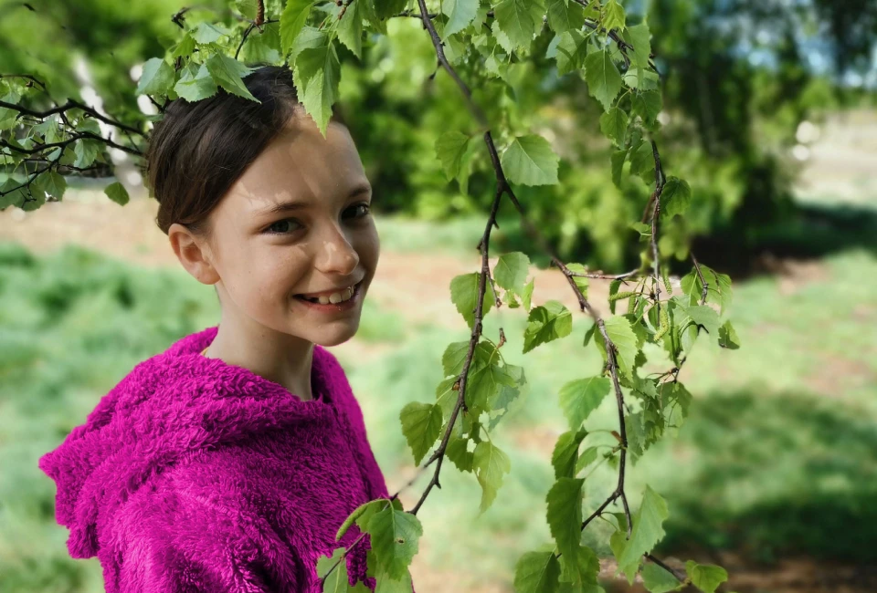 young-girl-in-the-park